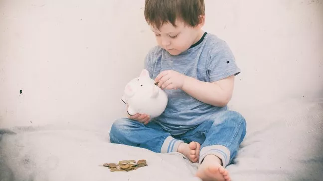 How To Make Money As A Kid (Age 6 And Up) - How your kids can put their hard-earned money to work for their future