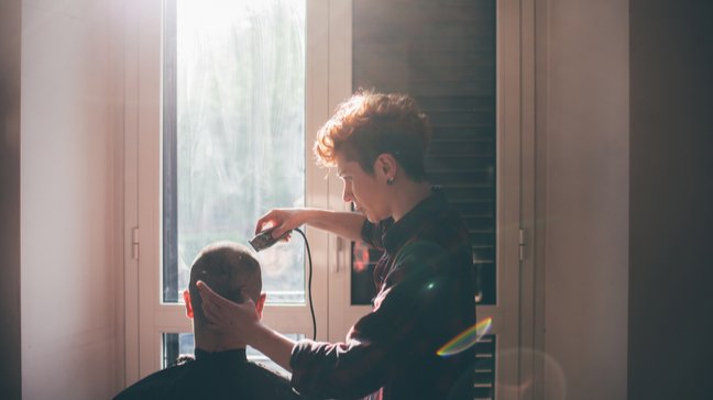 10 Extreme Budget Methods For  Folks Who Really Need To Cut Back - Cut your own hair